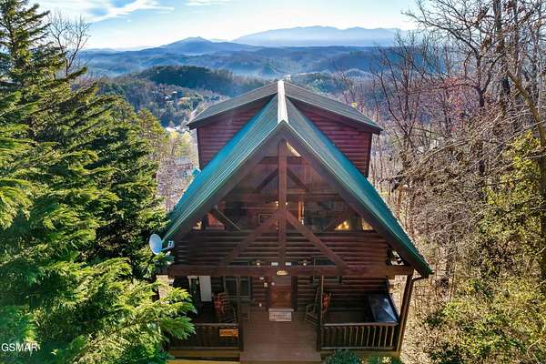 13.6 Acres of Land with Home for Sale in Sevierville, Tennessee