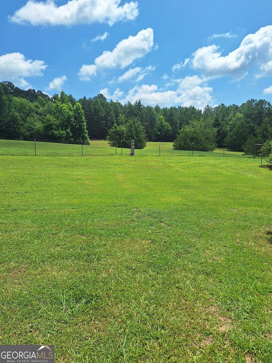 10 Acres of Land with Home for Sale in Bowman, Georgia