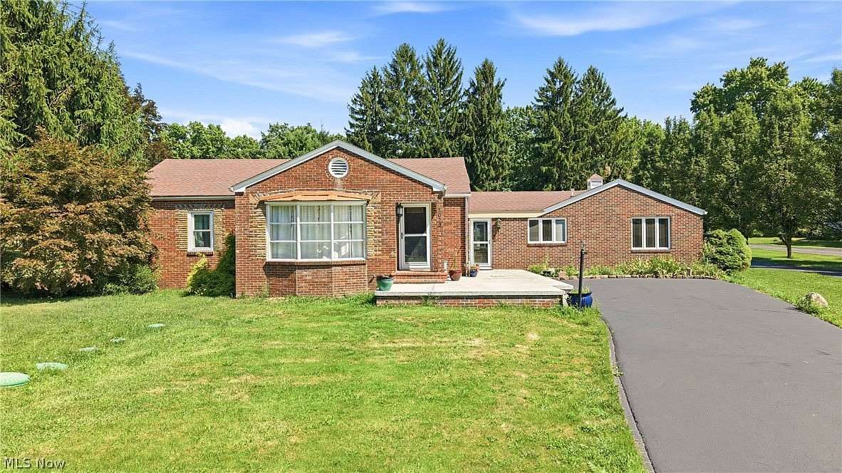 2.59 Acres of Land with Home for Sale in Hubbard, Ohio