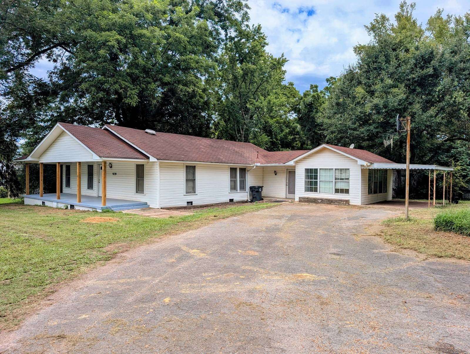 2.9 Acres of Land with Home for Auction in Glencoe, Alabama