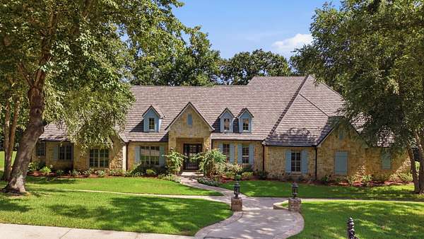 2.16 Acres of Land with Home for Sale in Tyler, Texas