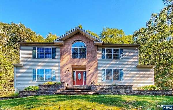 3.7 Acres of Land with Home for Lease in Kinnelon, New Jersey