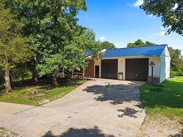 25 Acres of Recreational Land with Home for Sale in Princeton, Kentucky