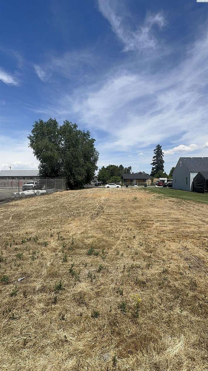 0.21 Acres of Commercial Land for Sale in Grandview, Washington