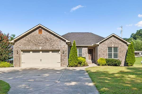 6.46 Acres of Land with Home for Sale in Bethpage, Tennessee