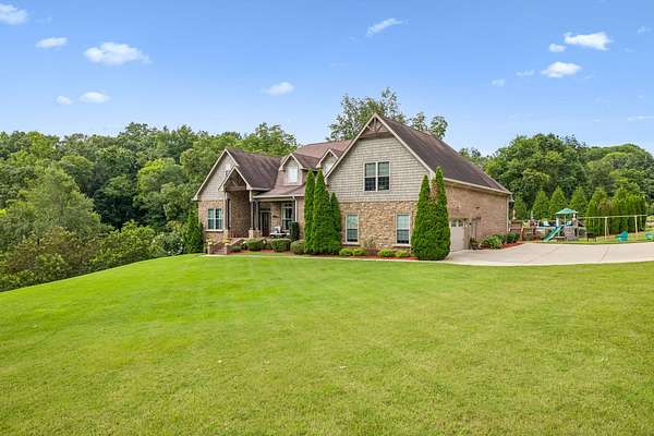 5 Acres of Land with Home for Sale in Hendersonville, Tennessee