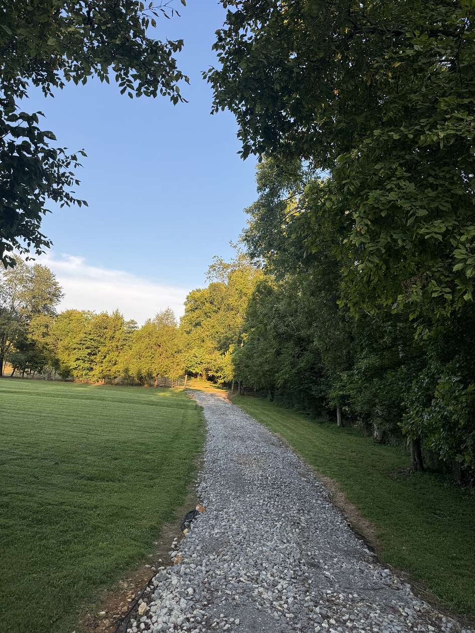 5 Acres of Residential Land for Sale in Westmoreland, Tennessee