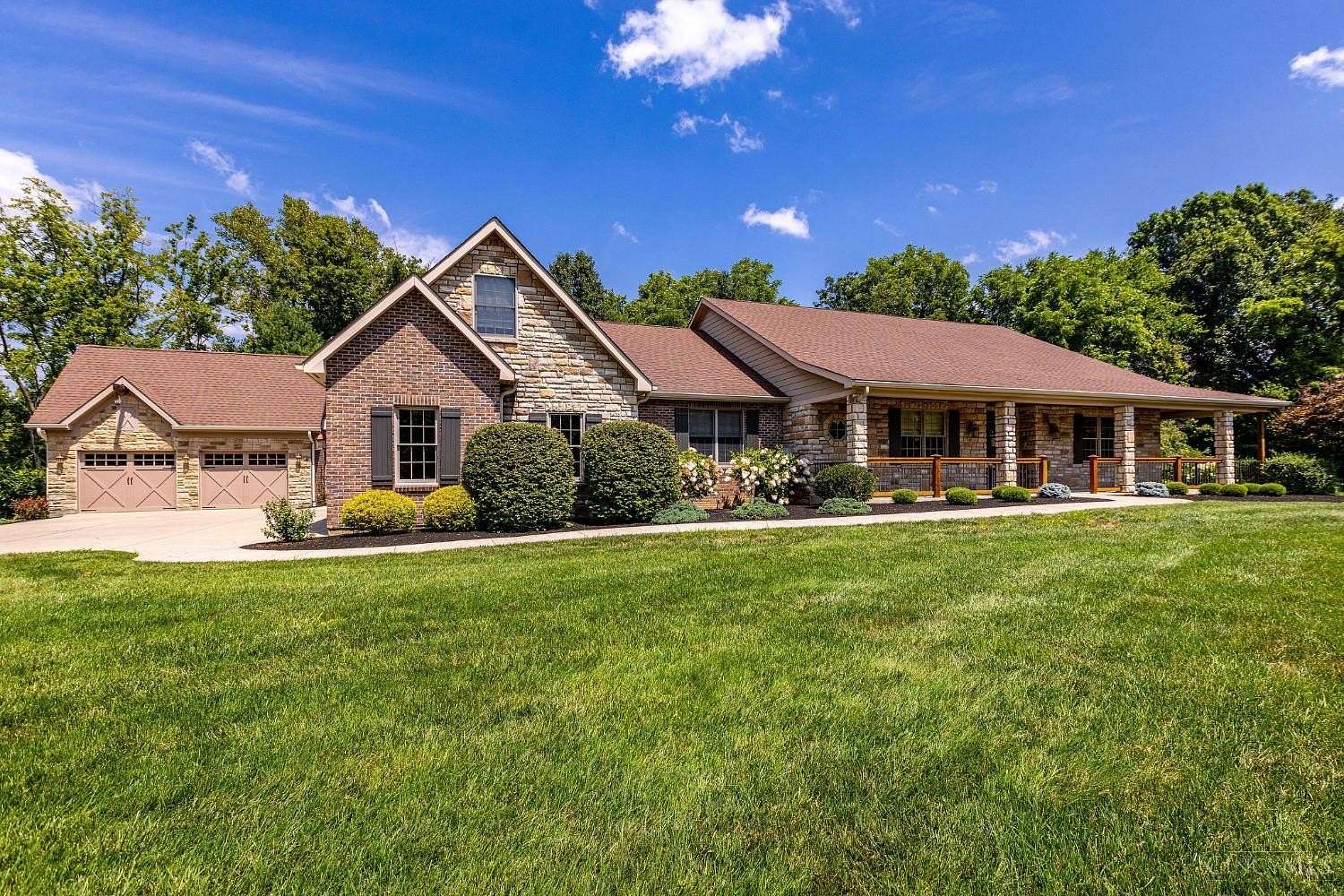 1.52 Acres of Land with Home for Sale in Hamilton Township, Ohio