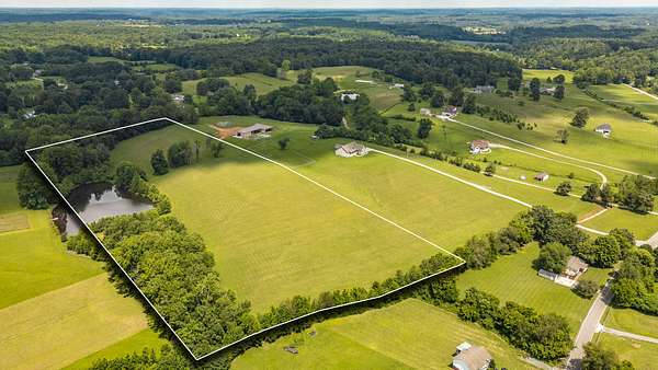 11.9 Acres of Land for Sale in Bethpage, Tennessee