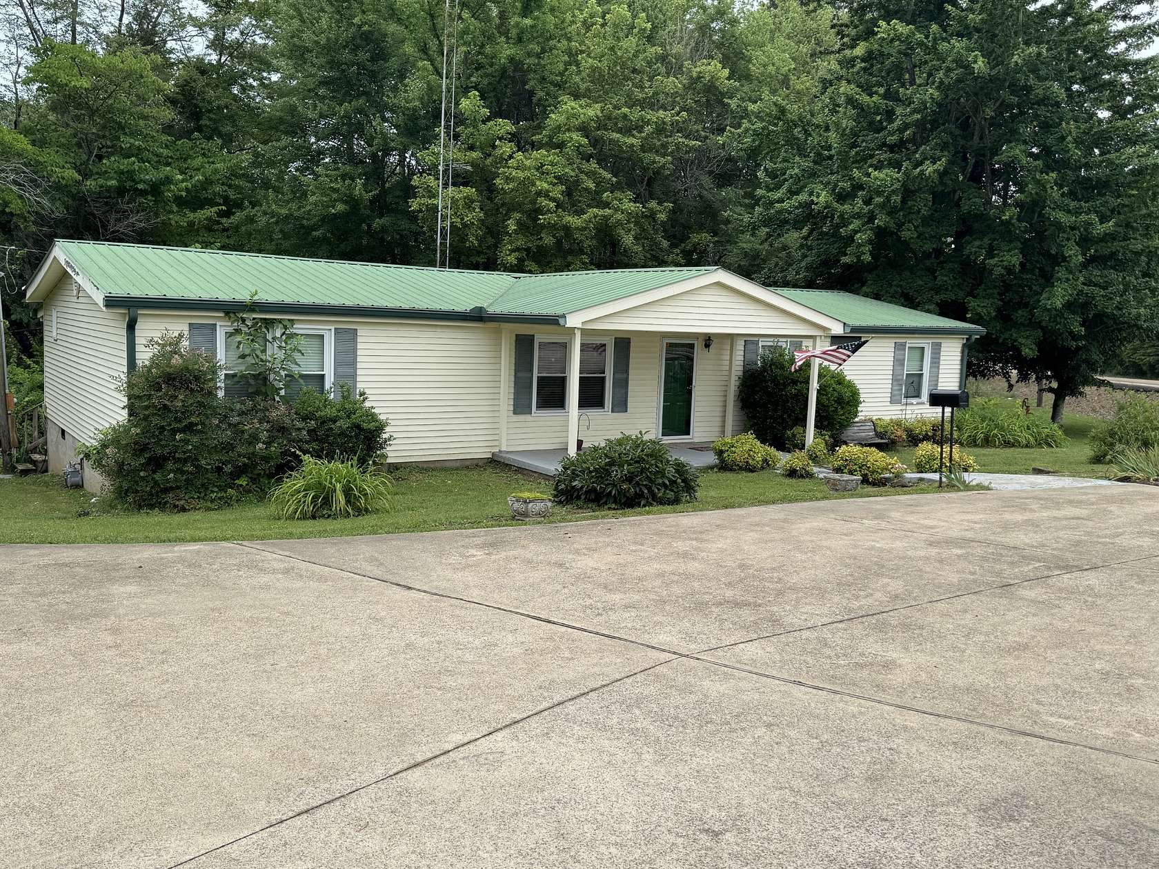 1.89 Acres of Land with Home for Sale in Paris, Tennessee