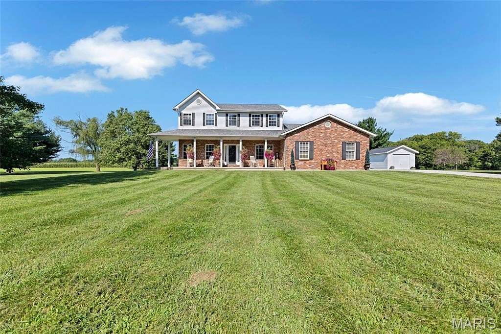 2.5 Acres of Land with Home for Sale in Waterloo, Illinois