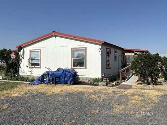2.33 Acres of Land with Home for Sale in Christmas Valley, Oregon