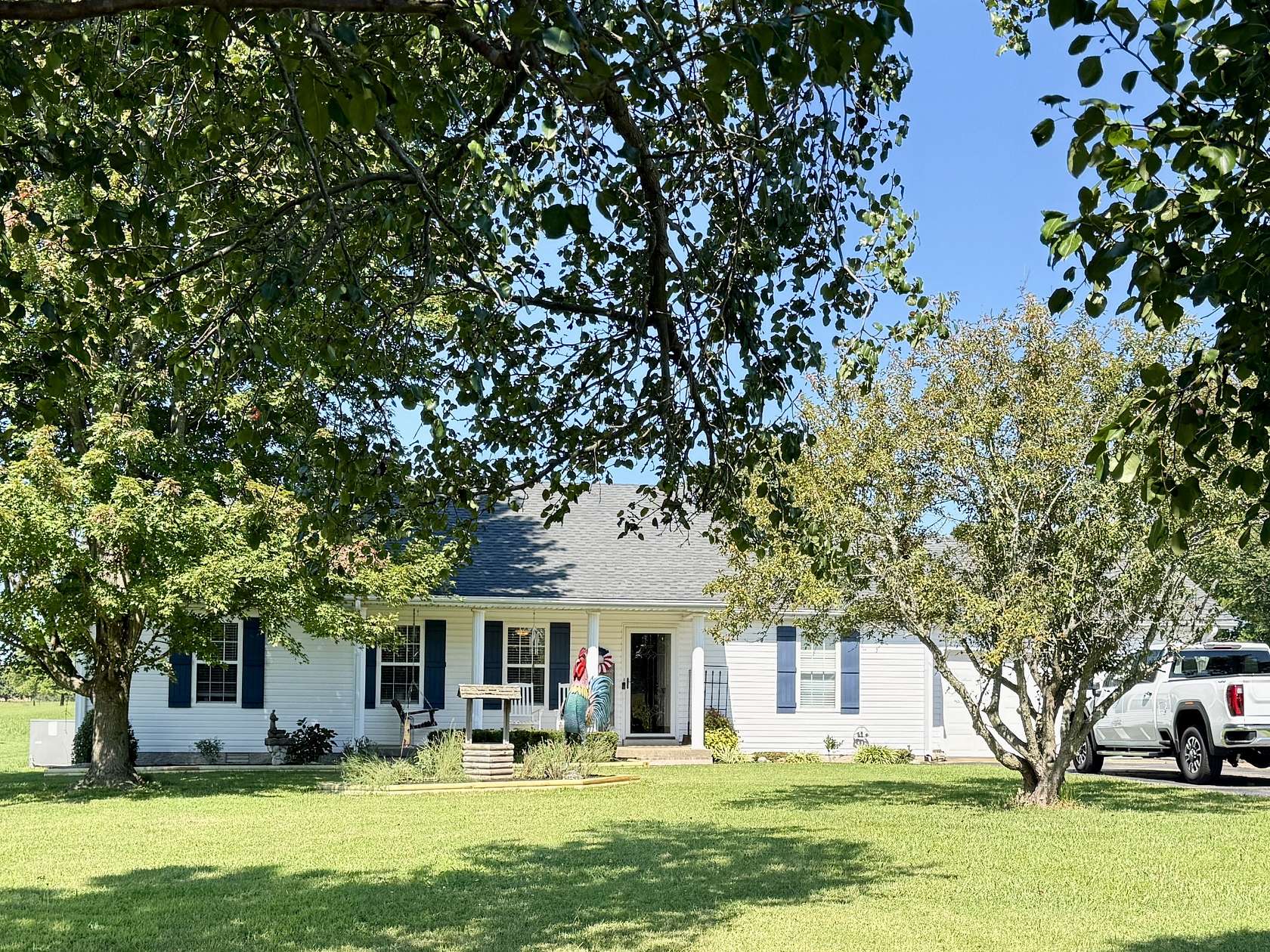 2.5 Acres of Land with Home for Sale in Franklin, Kentucky