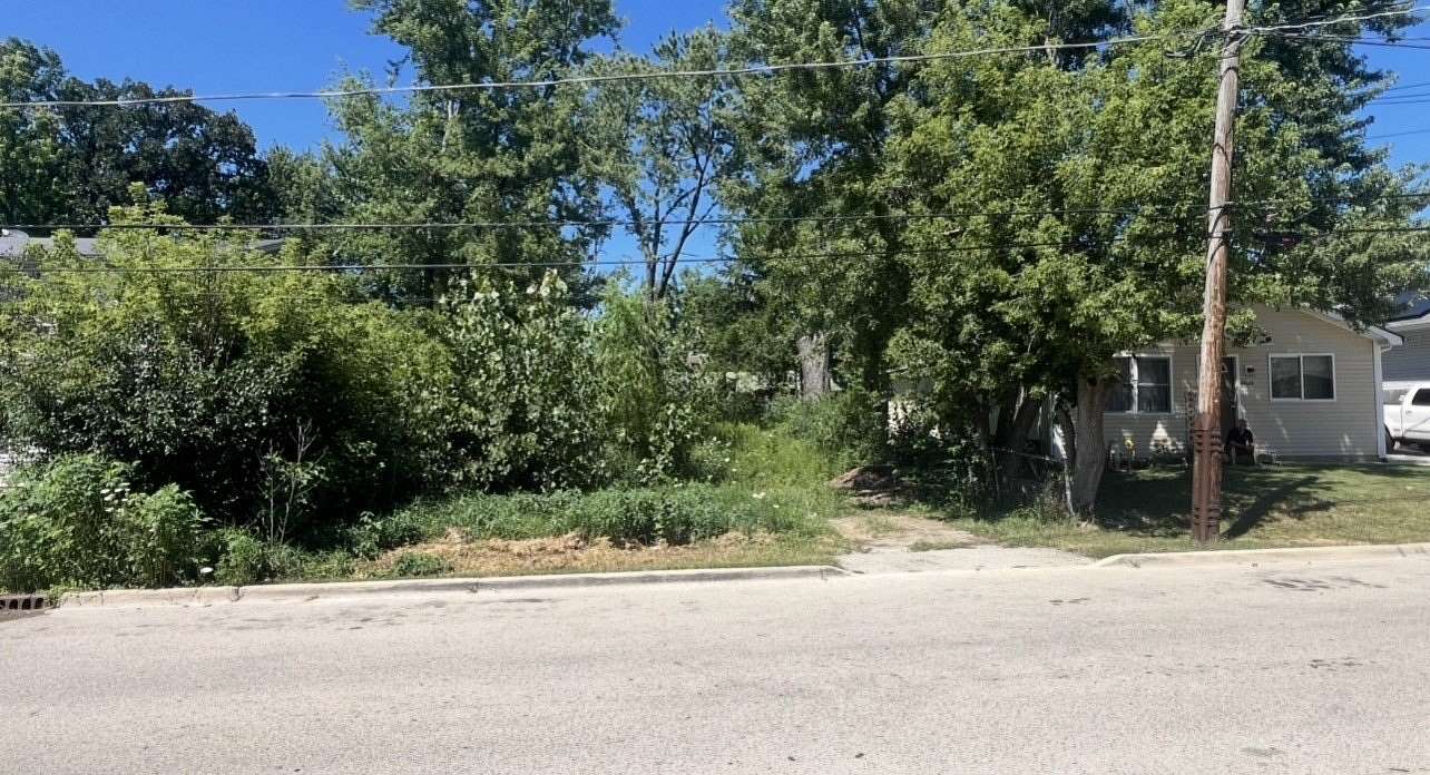 Land for Sale in Round Lake, Illinois