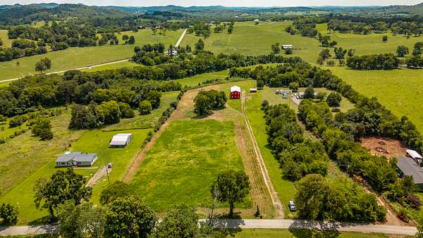 5 Acres of Land with Home for Sale in Hartsville, Tennessee
