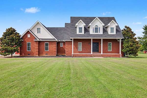 7 Acres of Land with Home for Sale in Springfield, Tennessee