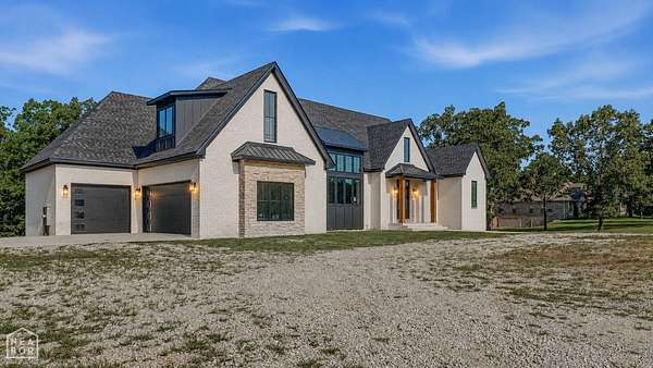 3.12 Acres of Land with Home for Sale in Jonesboro, Arkansas