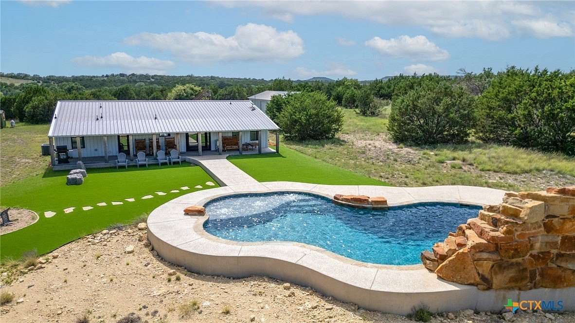 20 Acres of Recreational Land with Home for Sale in Kempner, Texas