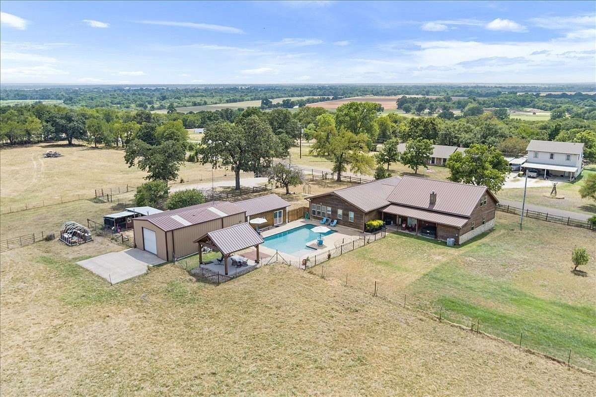 5.12 Acres of Land with Home for Sale in Waco, Texas