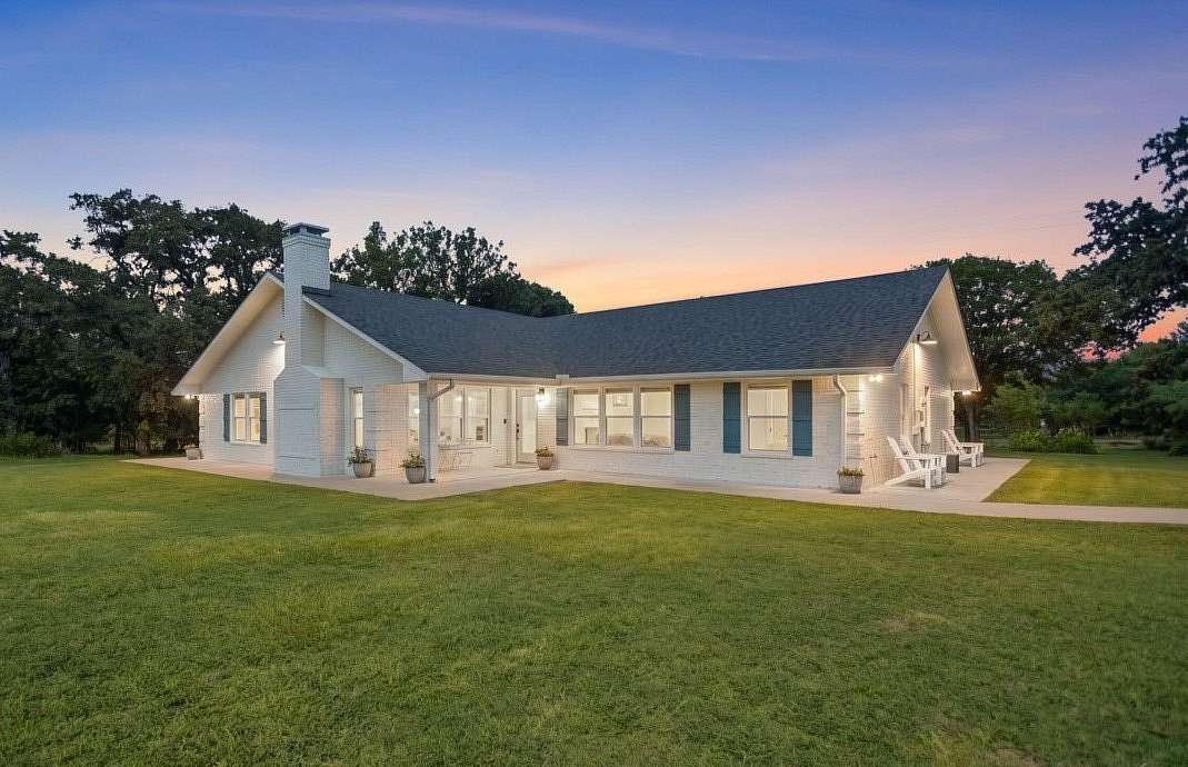 23 Acres of Land with Home for Sale in Ben Wheeler, Texas