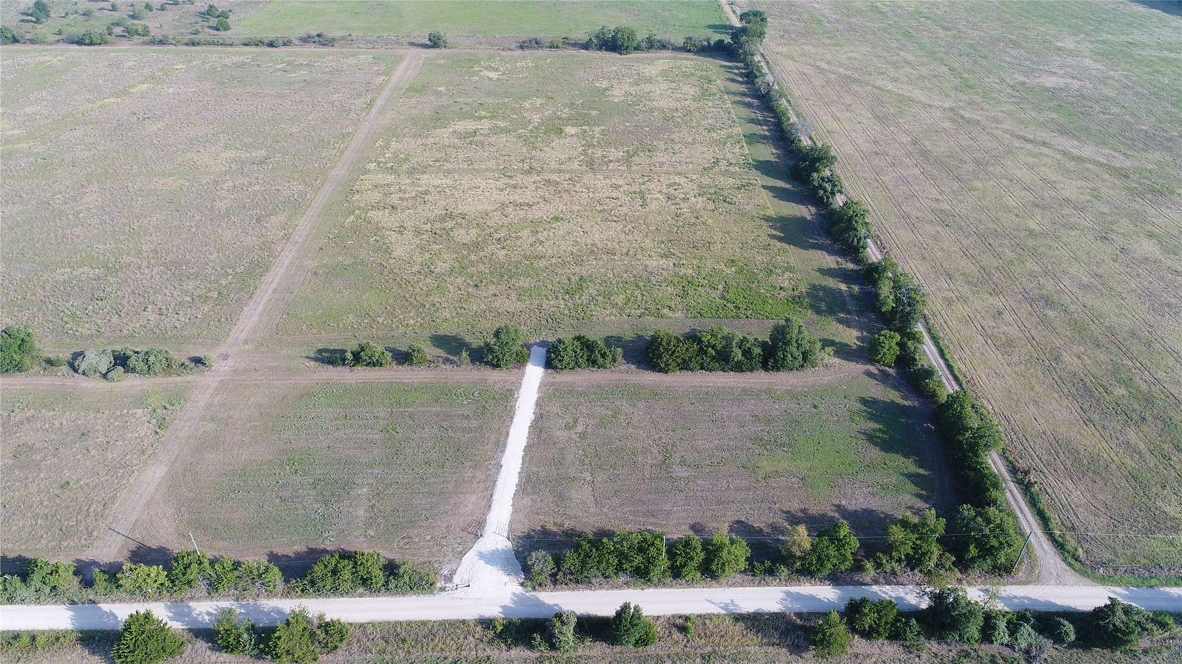 13.5 Acres of Land for Sale in Corsicana, Texas