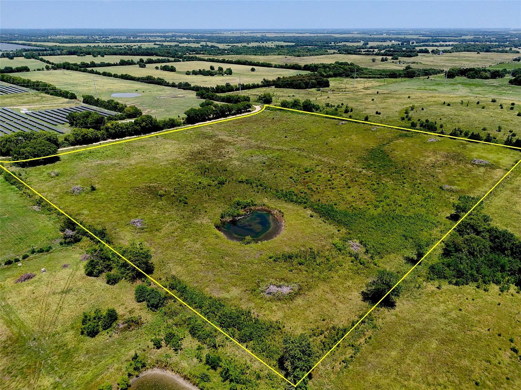 18.9 Acres of Land for Sale in Paris, Texas