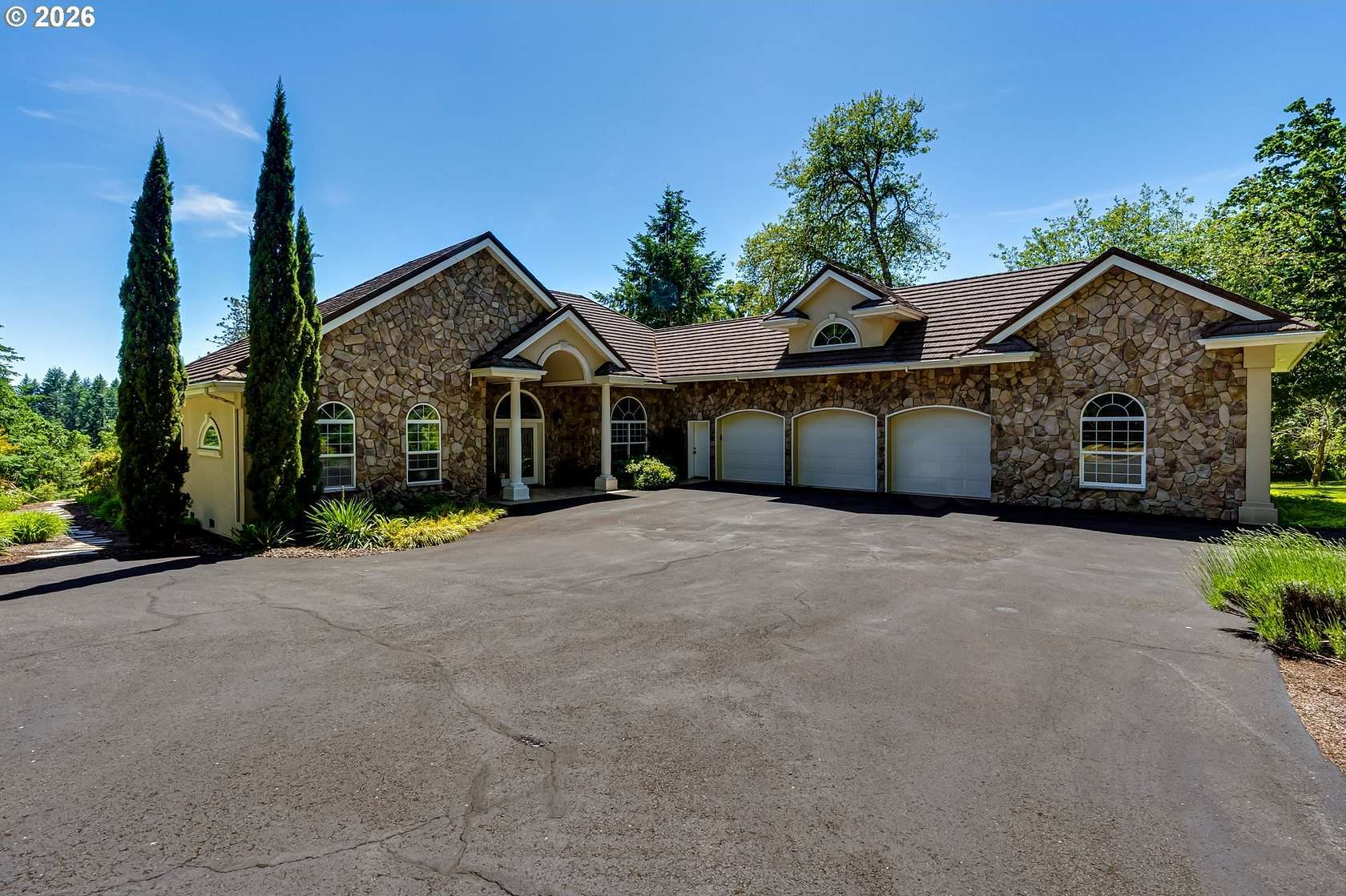 5 Acres of Land with Home for Sale in Eugene, Oregon