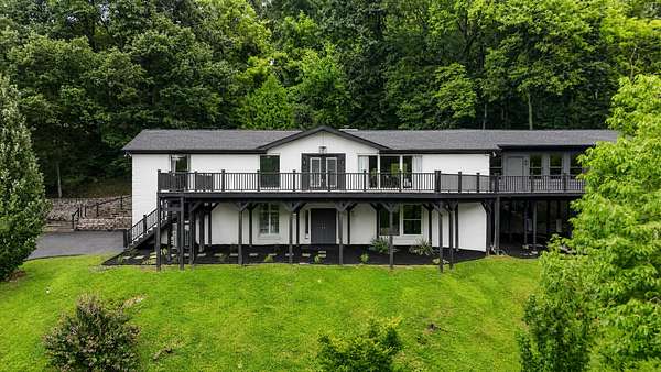 1.66 Acres of Land with Home for Sale in Nashville, Tennessee