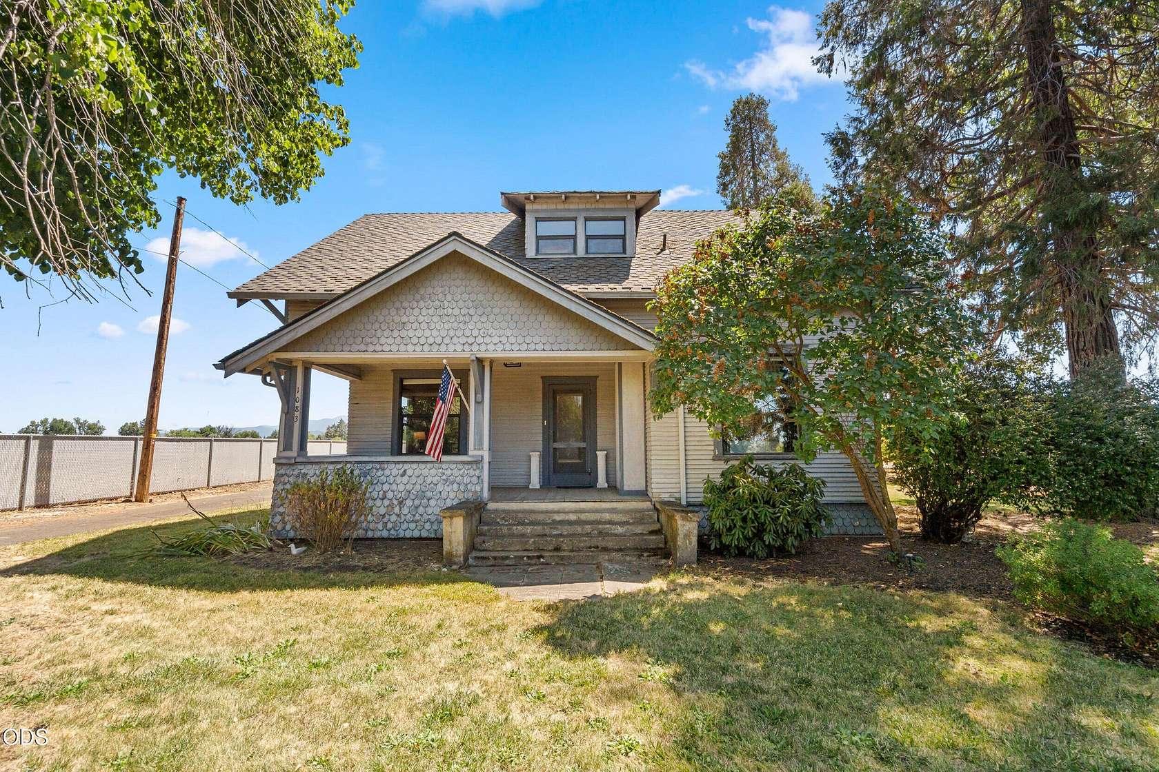 1.73 Acres of Land with Home for Sale in Medford, Oregon
