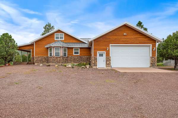 3.86 Acres of Land with Home for Sale in Nutrioso, Arizona