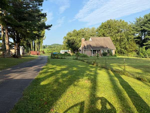 5 Acres of Land with Home for Auction in Alvaton, Kentucky