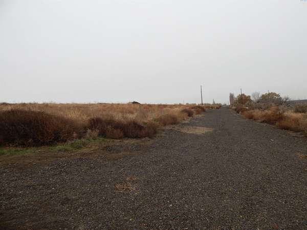 5 Acres of Residential Land for Sale in Eltopia, Washington