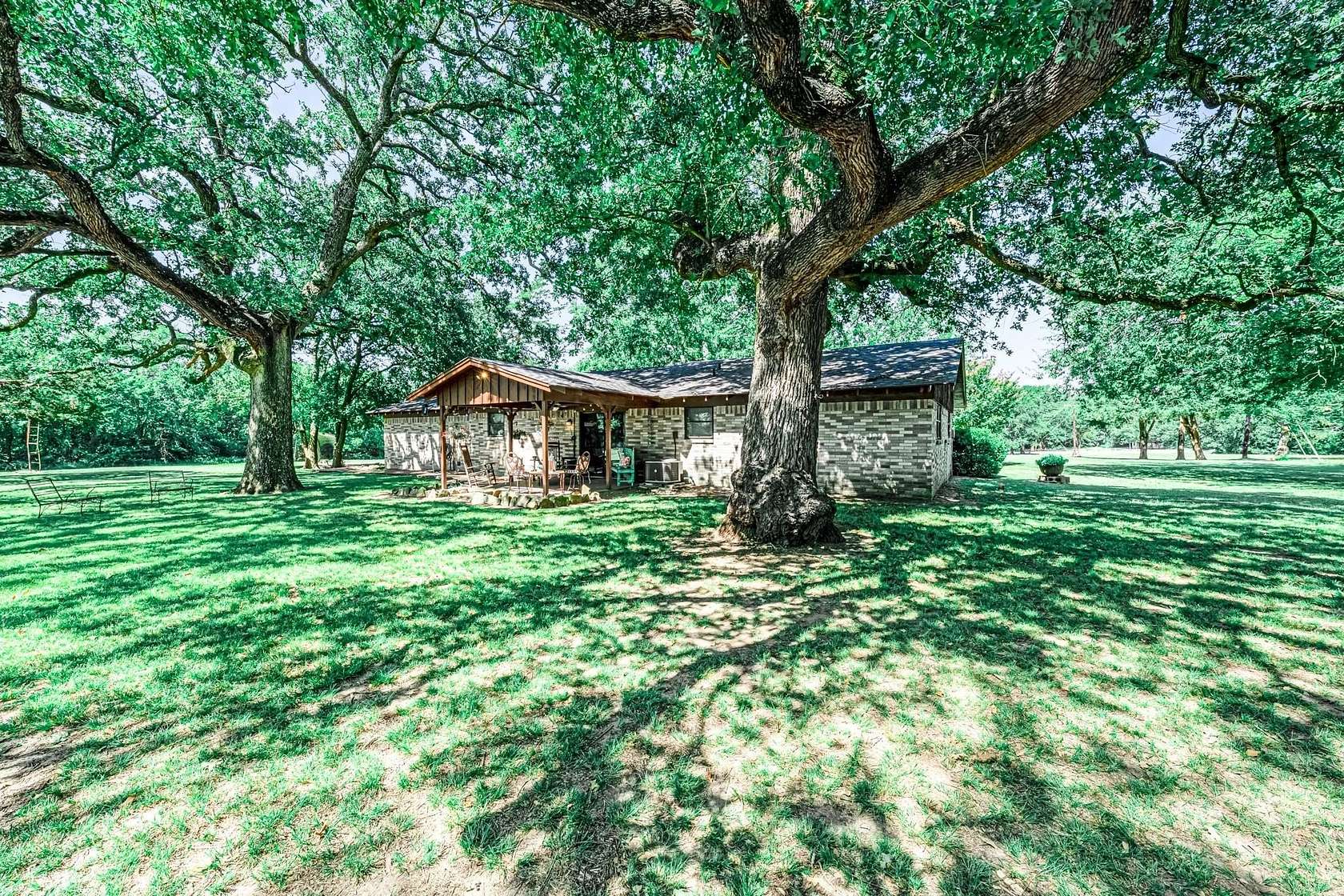 170 Acres of Land with Home for Lease in Lone Oak, Texas