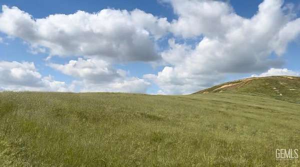 20 Acres of Agricultural & Residential Land for Sale in Bakersfield, California