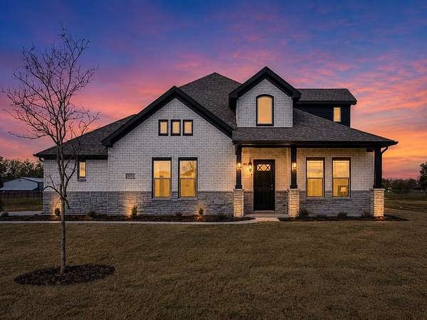7.38 Acres of Land with Home for Sale in Whitesboro, Texas