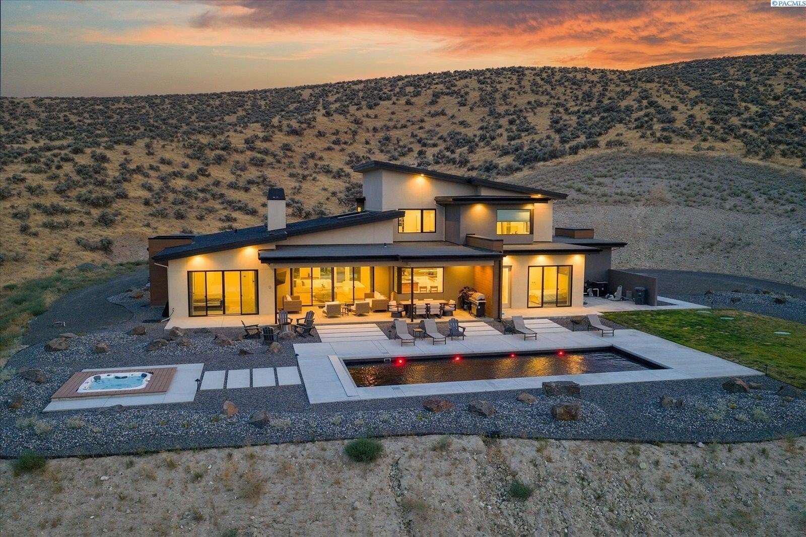 5.14 Acres of Land with Home for Sale in Kennewick, Washington