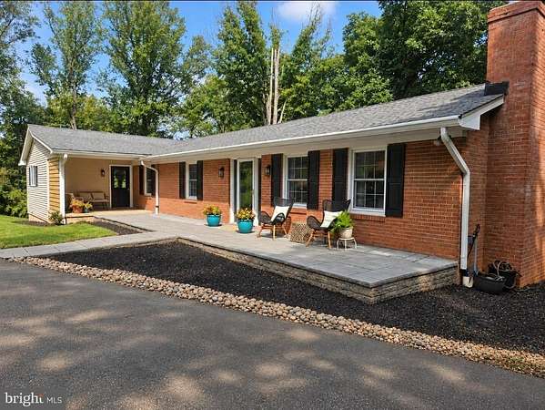 1.6 Acres of Land with Home for Sale in Warrenton, Virginia