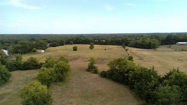 11 Acres of Land for Sale in Whitewright, Texas