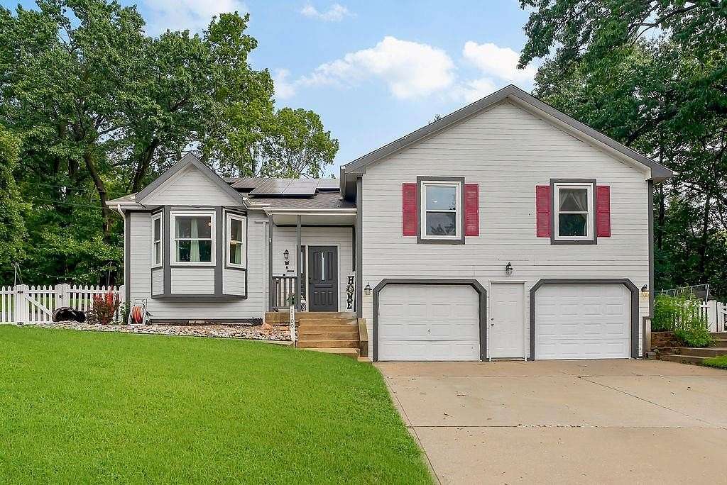 1.82 Acres of Land with Home for Sale in Leavenworth, Kansas