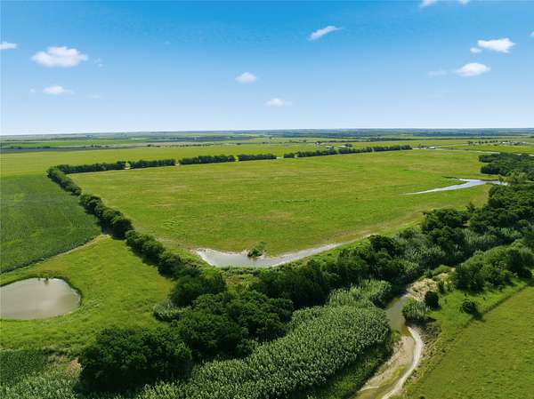10 Acres of Land for Sale in Abbott, Texas