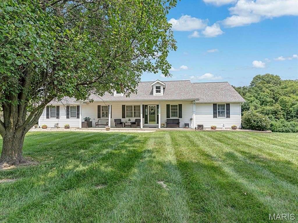 2.74 Acres of Land with Home for Sale in Waterloo, Illinois