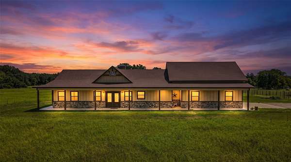 35.8 Acres of Land with Home for Sale in Alba, Texas
