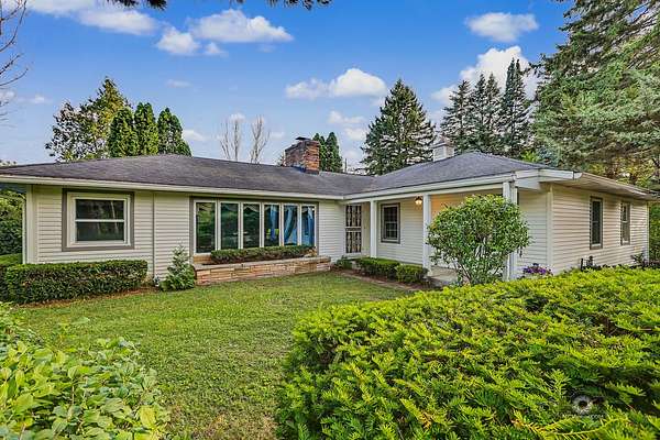 1.5 Acres of Land with Home for Sale in Lemont, Illinois