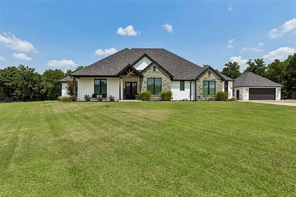 1.83 Acres of Land with Home for Sale in Choctaw, Oklahoma