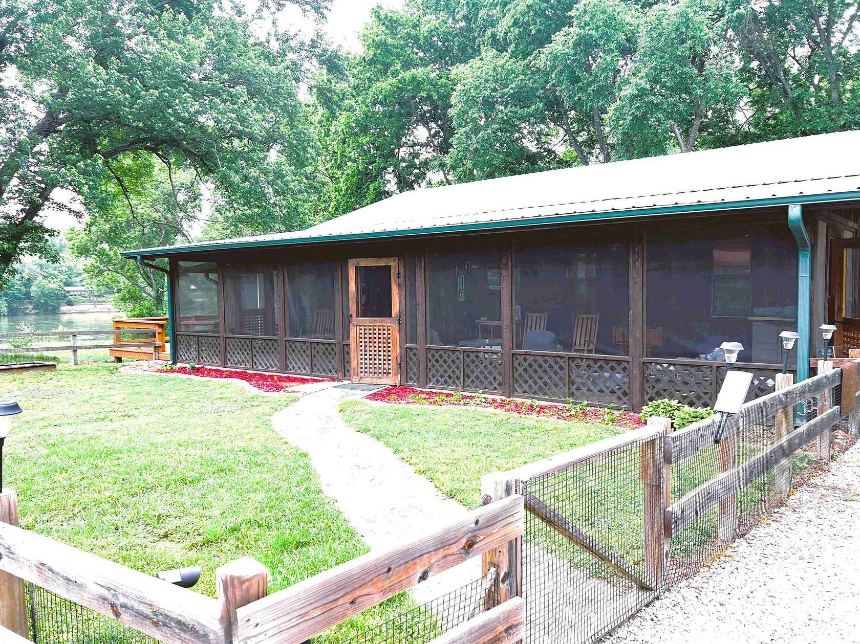 1.53 Acres of Land with Home for Sale in Mountain View, Arkansas