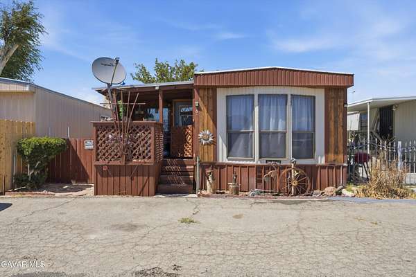 9 Acres of Land with Home for Sale in Rosamond, California