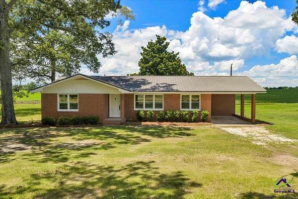 4.73 Acres of Land with Home for Sale in Cochran, Georgia