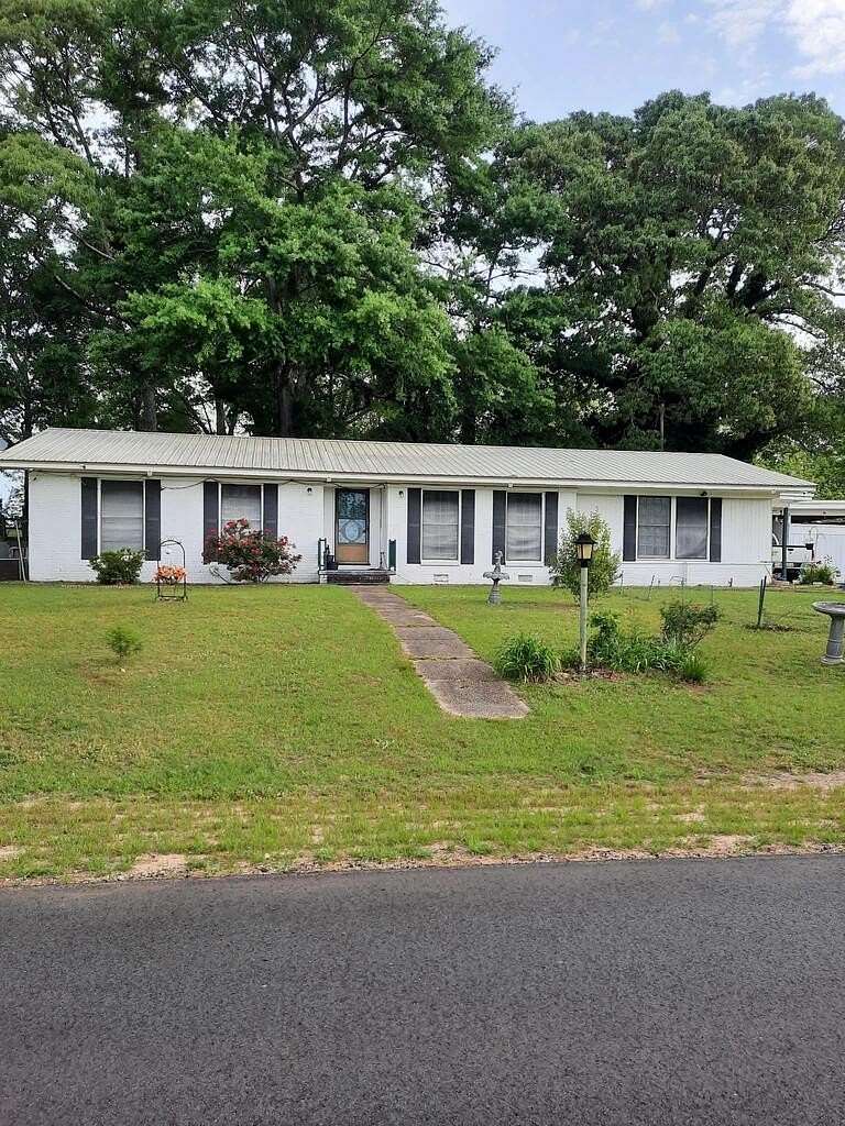 1.5 Acres of Land with Home for Sale in New Brockton, Alabama