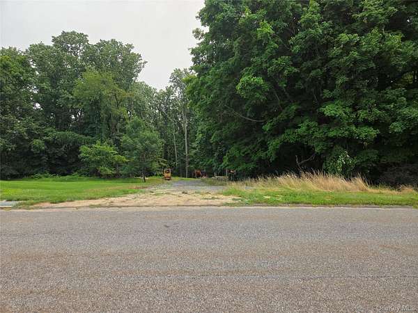 3 Acres of Residential Land for Sale in Amawalk, New York
