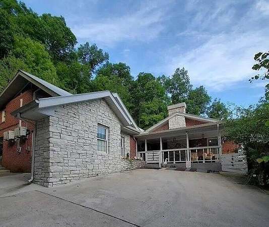 7.89 Acres of Land with Home for Sale in McKee, Kentucky
